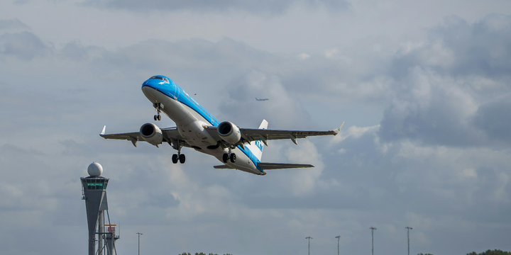 Is There Wi-Fi on Airplanes: Cost, Speed & How It Works